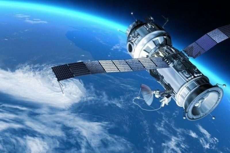Meta manfaatkan tenaga surya dari luar angkasa tenagai pusat datanya