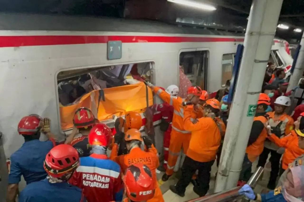 Endonezya'da tren kazası: 4 kişi öldü, 38 kişi yaralandı