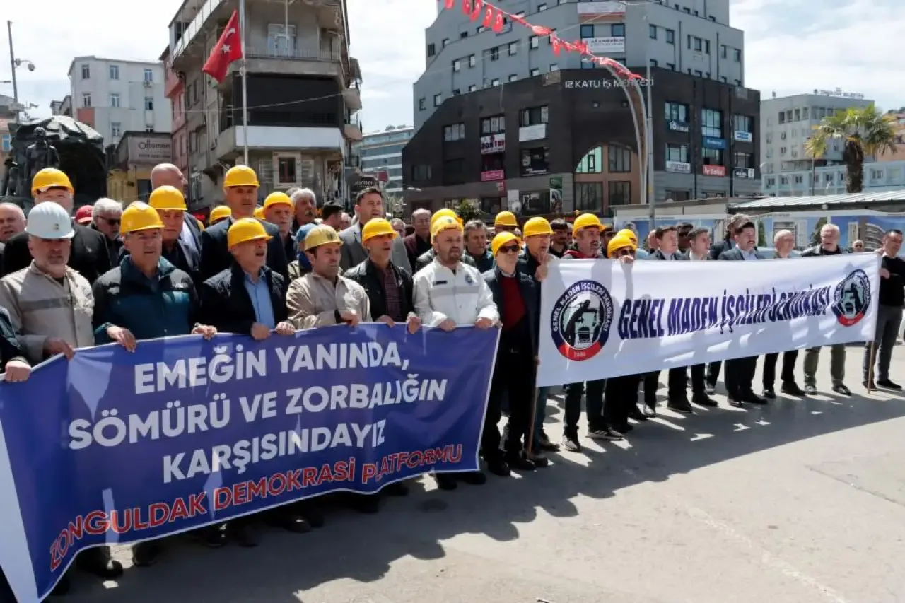 Zonguldak Demokrasi Platformu ve GMİS'ten direnişteki madencilere destek: İşçiler lütuf değil, alın terlerinin karşılığını istiyor