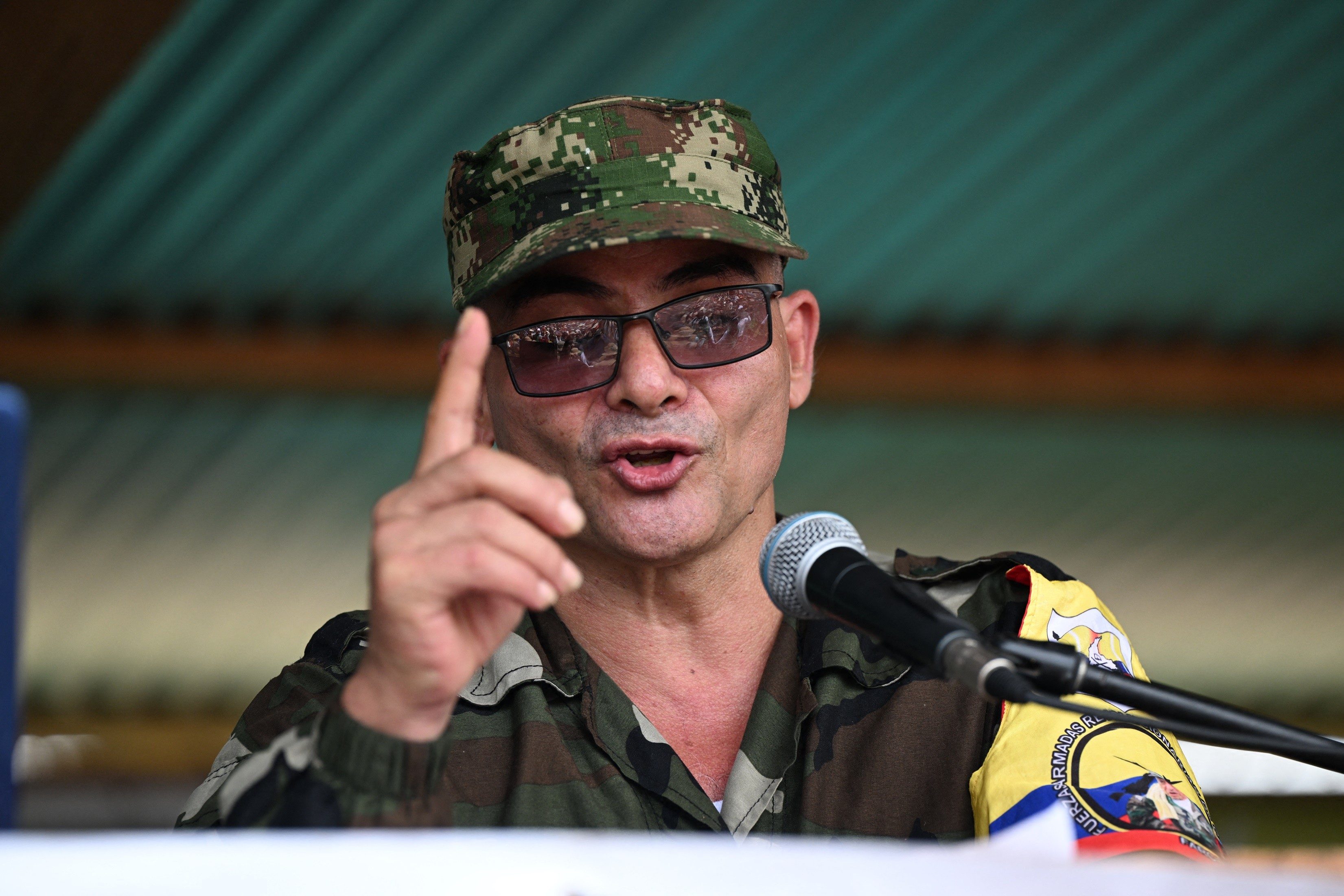 Quem é Iván Mordisco, criminoso mais procurado da Colômbia, apontado como sucessor de Escobar, que está por trás de ataques no país