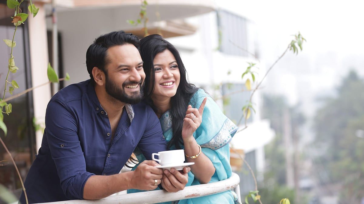 বুঝবেন কীভাবে তিনি আপনার প্রেমে মশগুল, মিলিয়ে নিন ৬ লক্ষণ