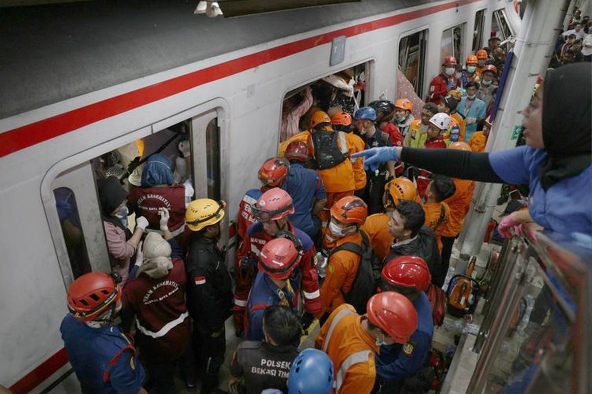 Endonezya'da tren kazası: 14 ölü, 84 yaralı