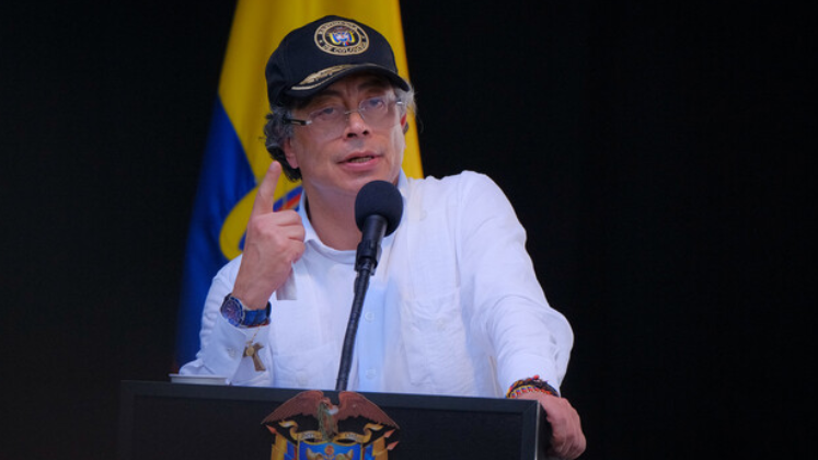 No hay caos de seguridad: dice Petro en plena escalada violenta