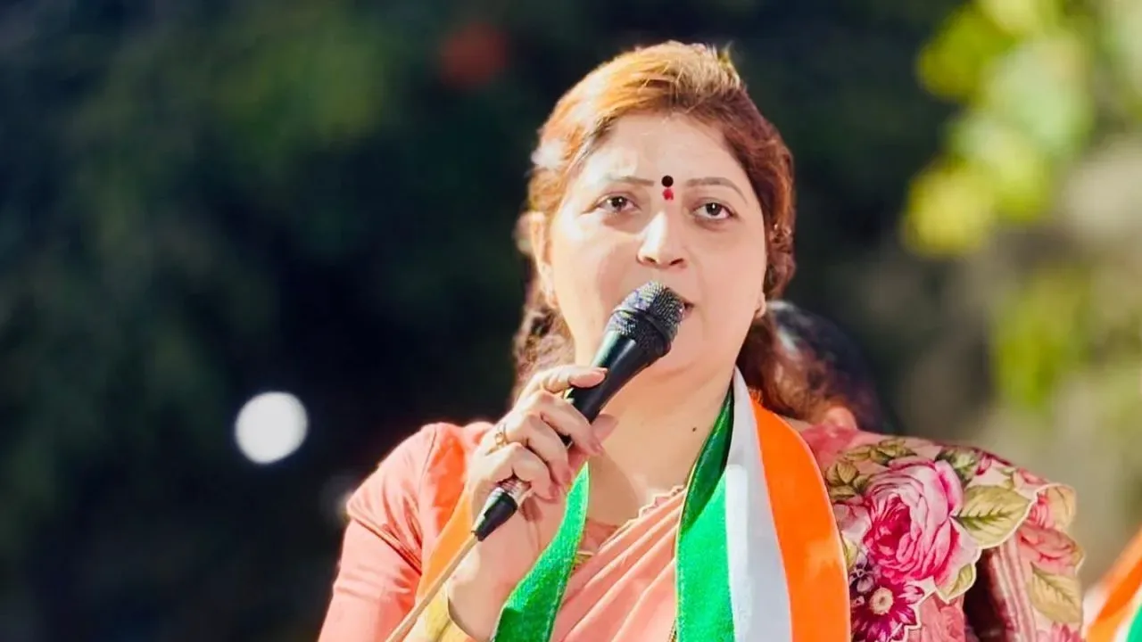 डेढ़ महीने बाद रूपाली चाकणकर की ‘सियासी’ वापसी: अशोक खरात विवाद के बीच नासिक में कार्यकर्ताओं संग की बैठक