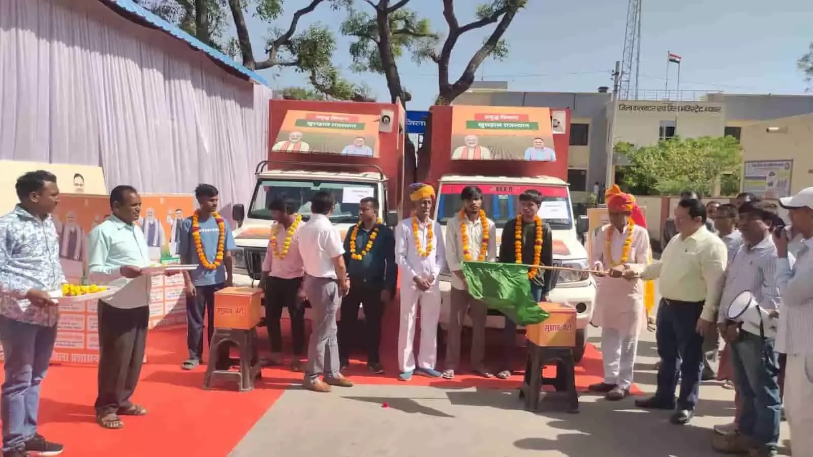 जिले में ग्राम रथ अभियान का शुभारंभ: विधायक और कलेक्टर ने दिखाई हरी झंडी