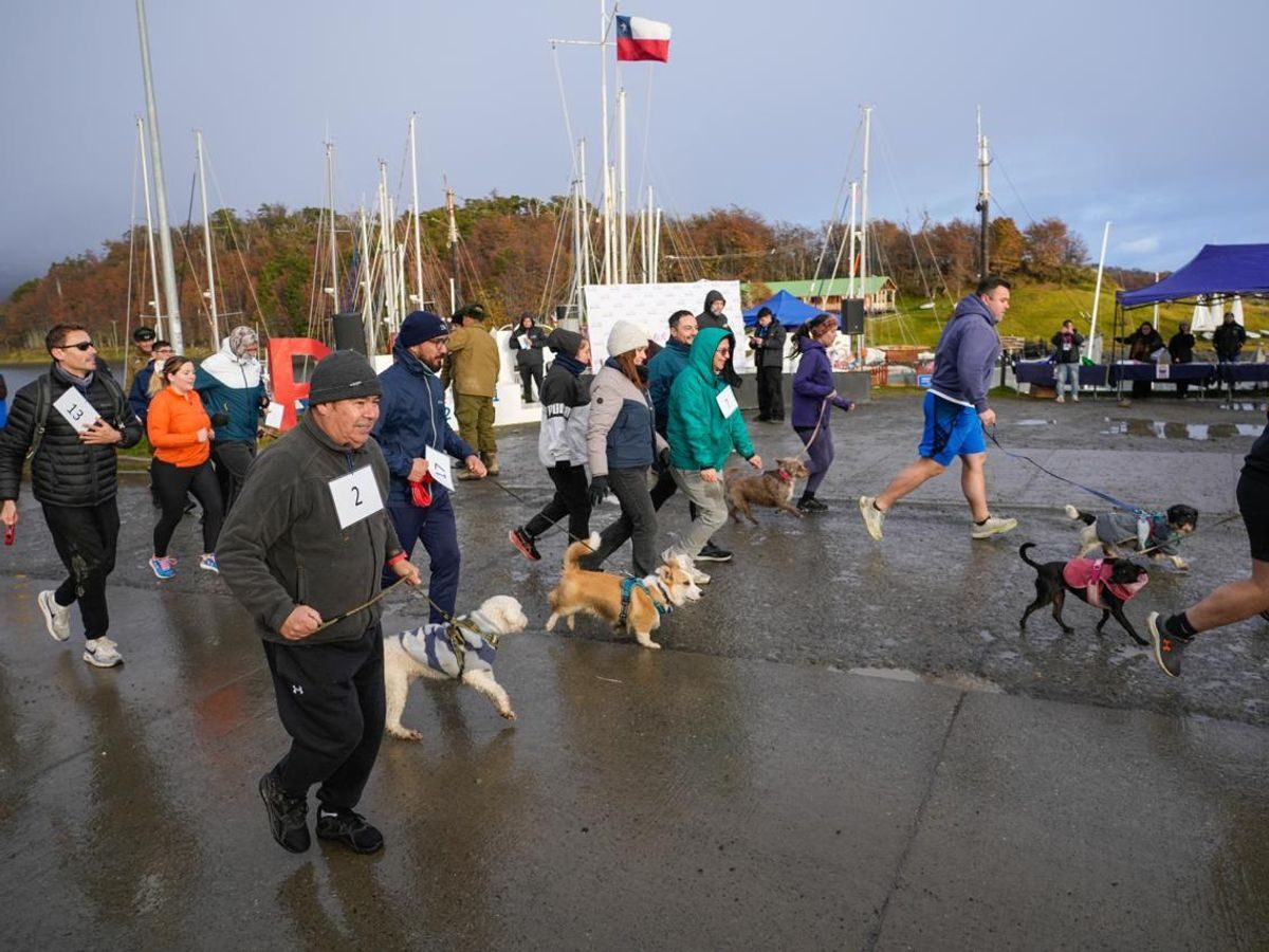 PUERTO WILLIAMS CELEBRÓ CON ÉXITO CORRIDA FAMILIAR Y CANINA EN ANIVERSARIO DE CARABINEROS