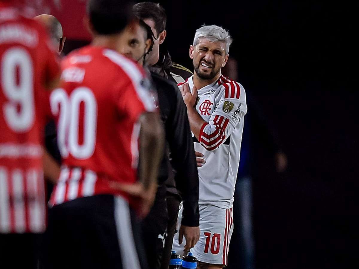 Arrascaeta sofre fratura na clavícula e preocupa para Copa do Mundo