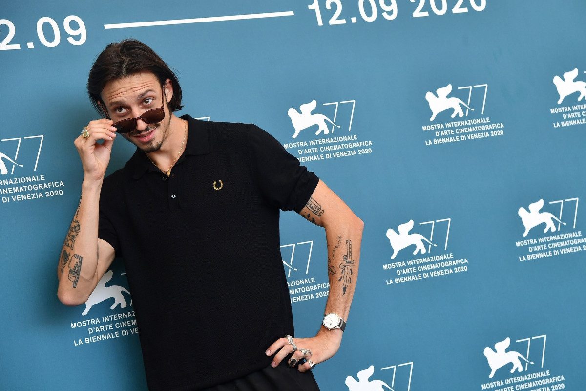 Coupe du monde 2026 : pourquoi le choix de Roméo Elvis pour l’hymne belge du Mondial fait polémique