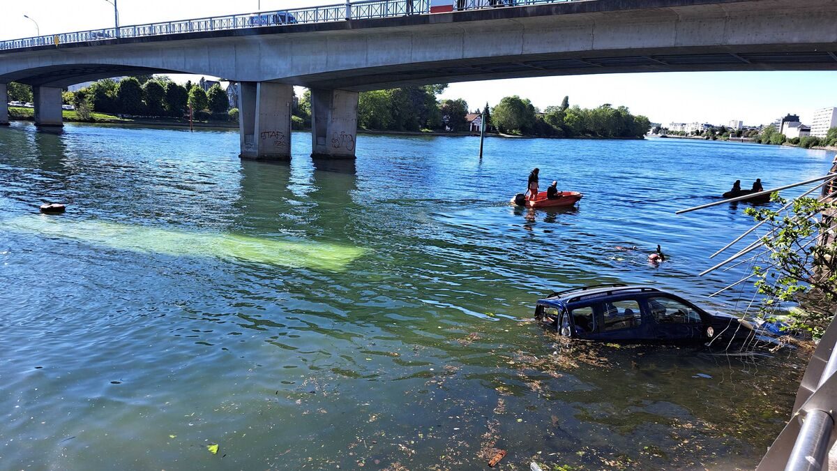 Essonne : un bus chute d’un pont et tombe dans la Seine avec des passagers à bord, un conducteur en formation au volant