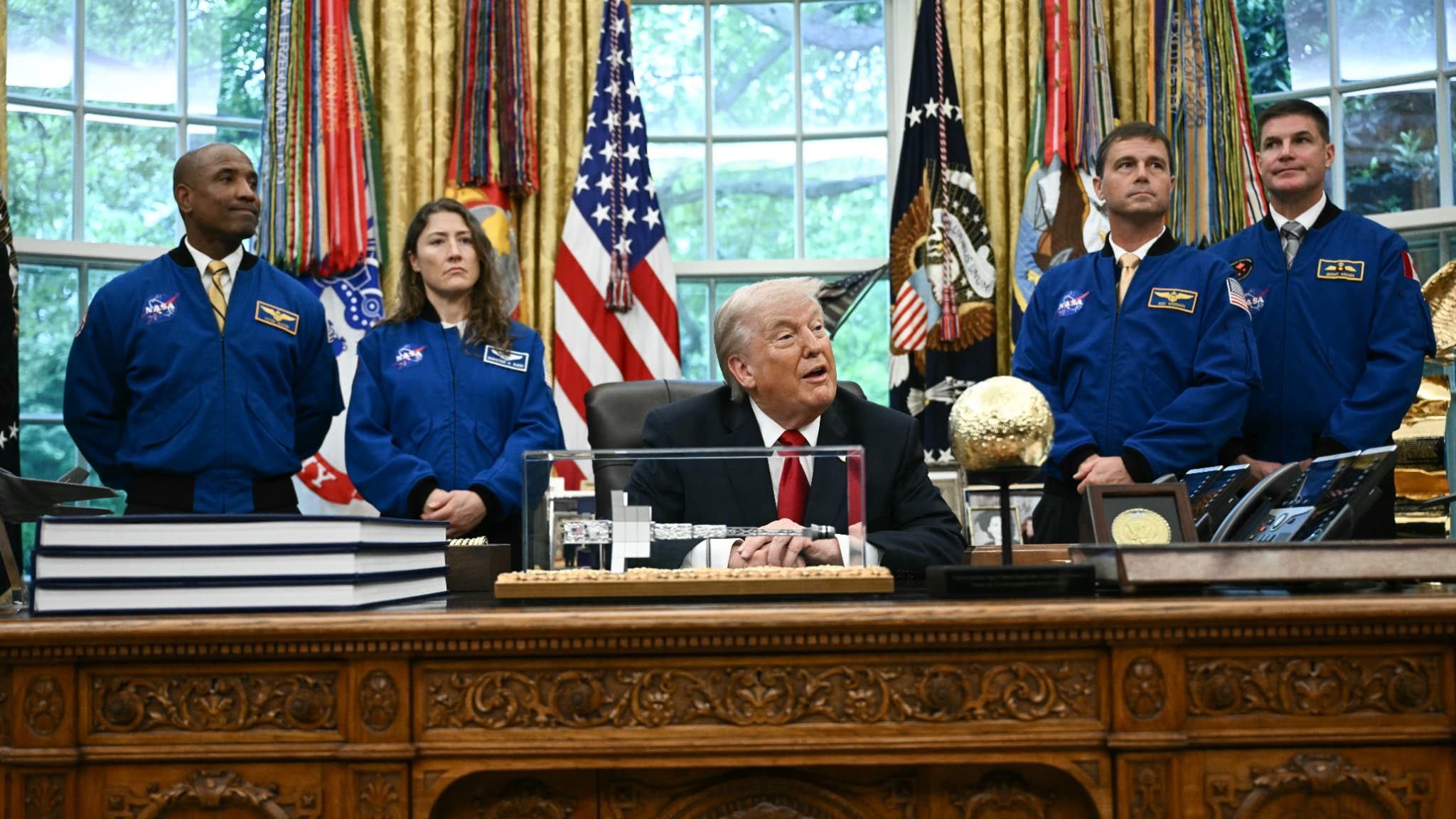 "On a de bonnes chances": Donald Trump croit à un retour des Américains sur la Lune d'ici la fin de son...